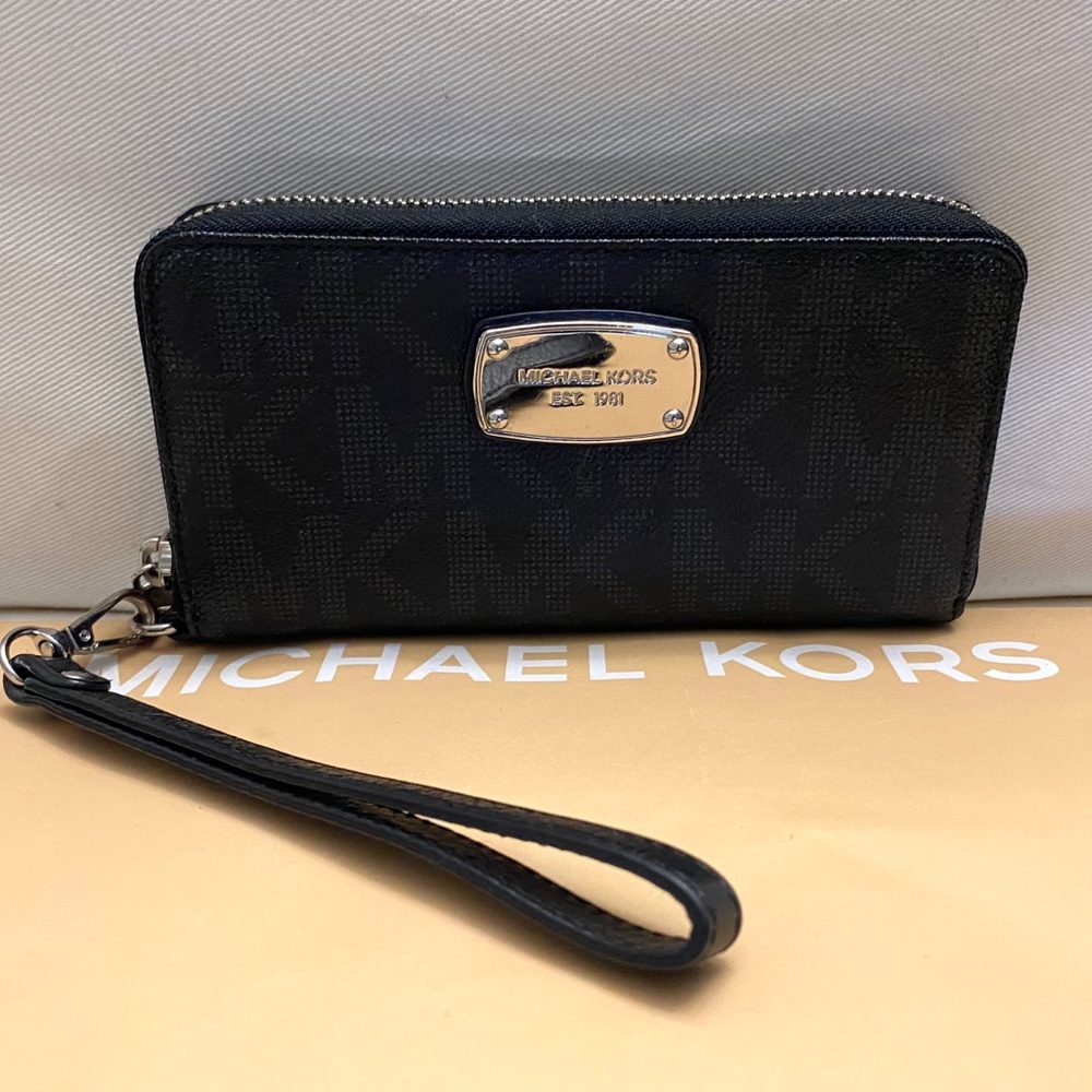 Michael Kors wristlet wallet
